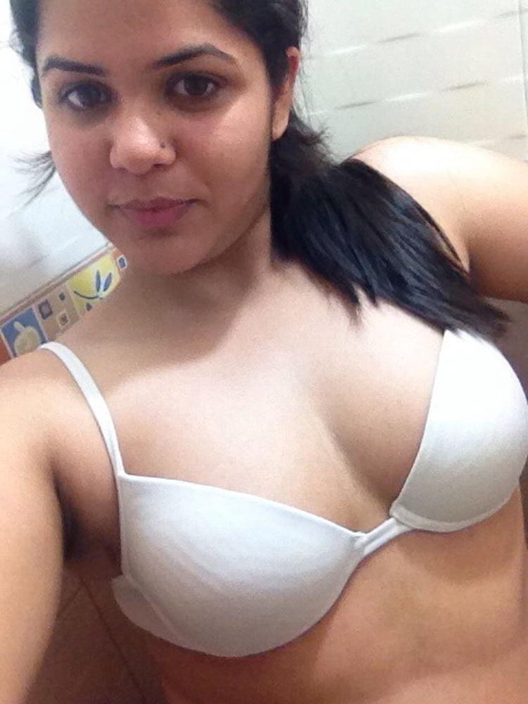 25P Super Hot Desi Girl on Cam