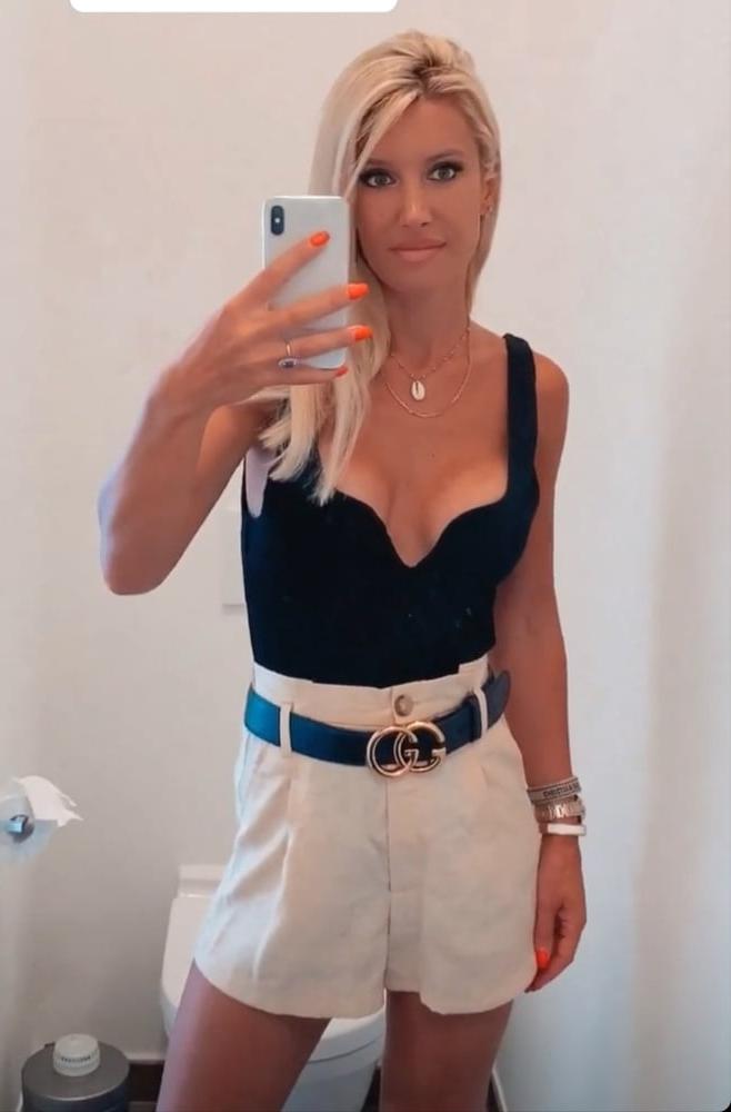 25P ALEX. PERFECT BLOND GIRL