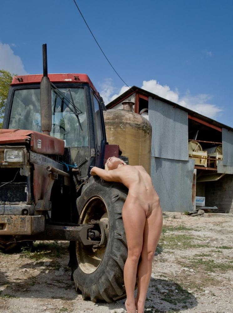17P MY FRIEND TASHA POSING ON dadS farm