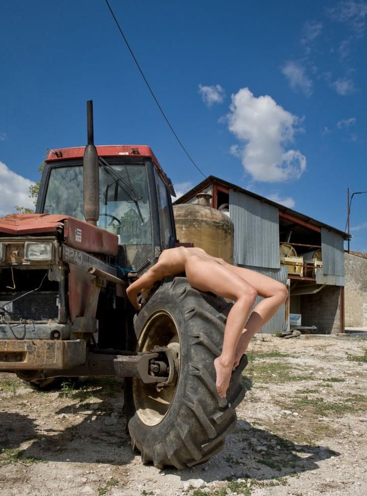 17P MY FRIEND TASHA POSING ON dadS farm
