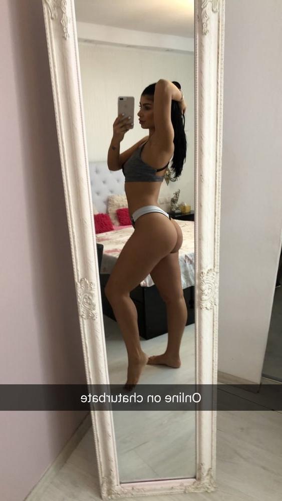 25P Alessia Monique cam girl