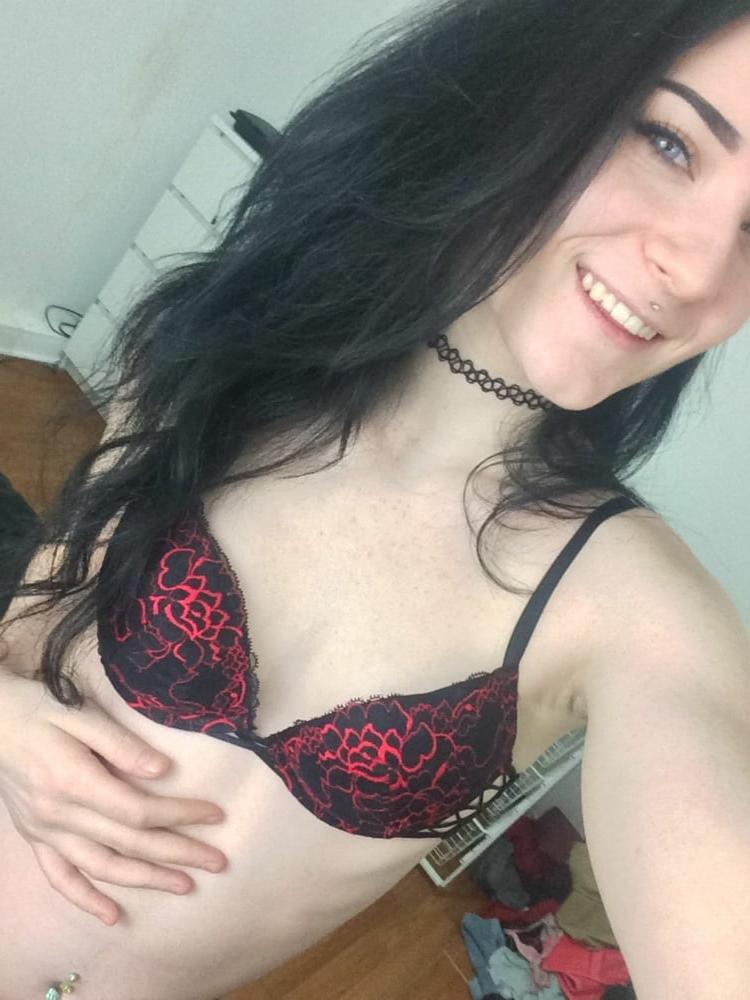 25P MY FRIEND MONICA SEND ME HOT PICS WHEN SHE'S HORNY