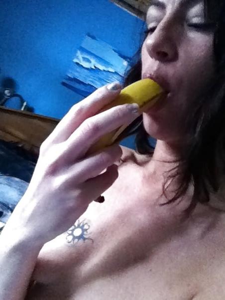 13P Skank chav mum will do anything for offie cash