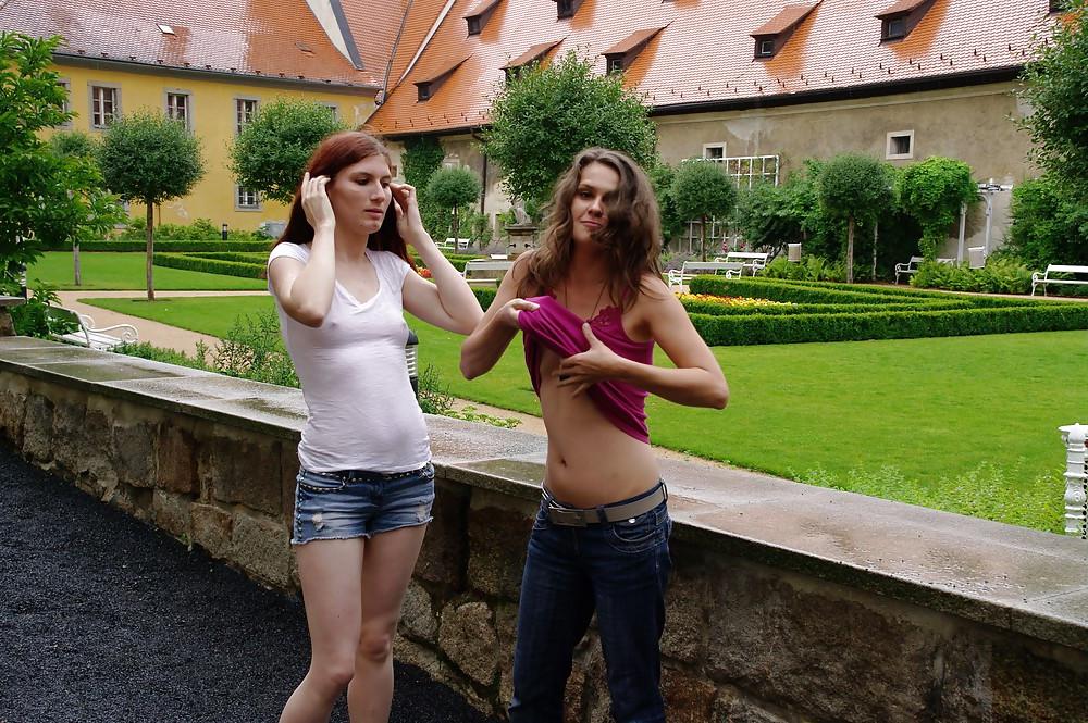 25P Öffentliches lesbisches Flasher-Paar