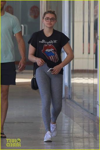 18P Chloe Grace Moretz Camel Toe