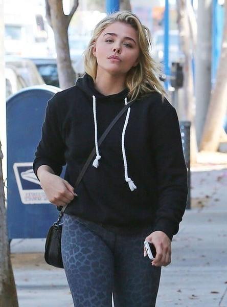 18P Chloe Grace Moretz Camel Toe