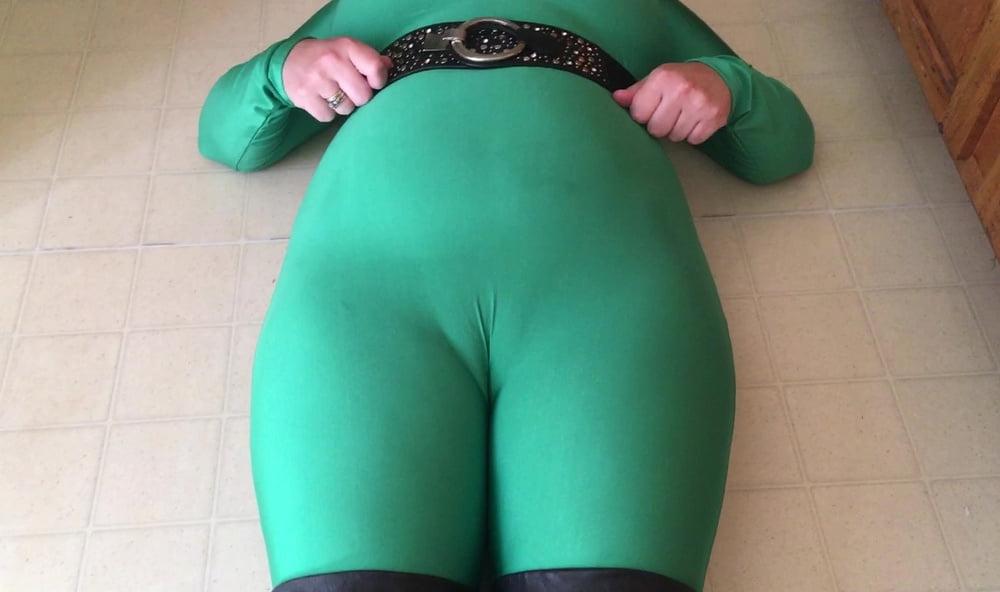 25P Hot camel toe pics