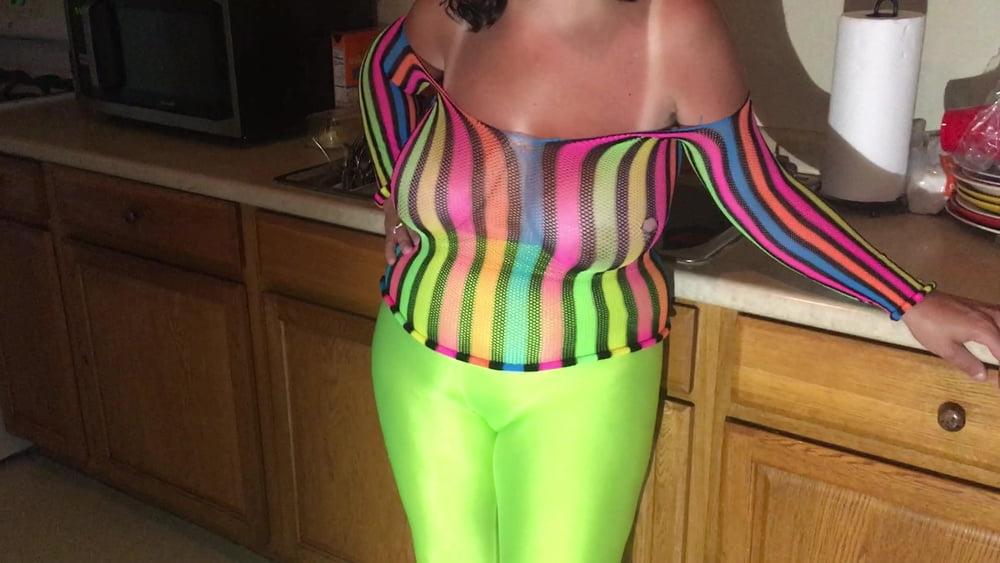 25P Hot camel toe pics