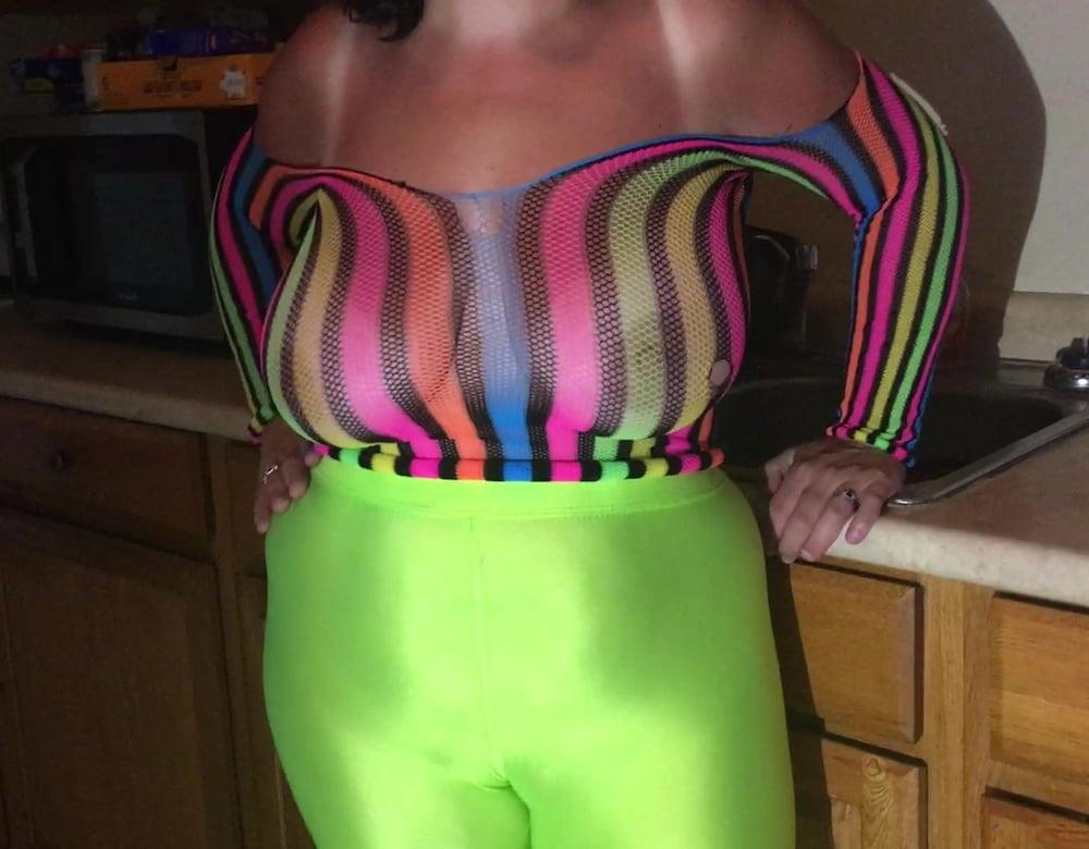 25P Hot camel toe pics