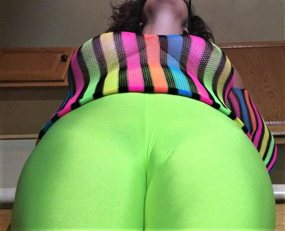 25P Hot camel toe pics