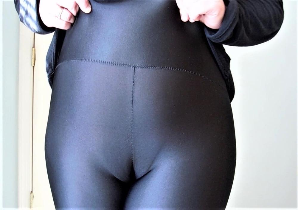 25P Hot camel toe pics