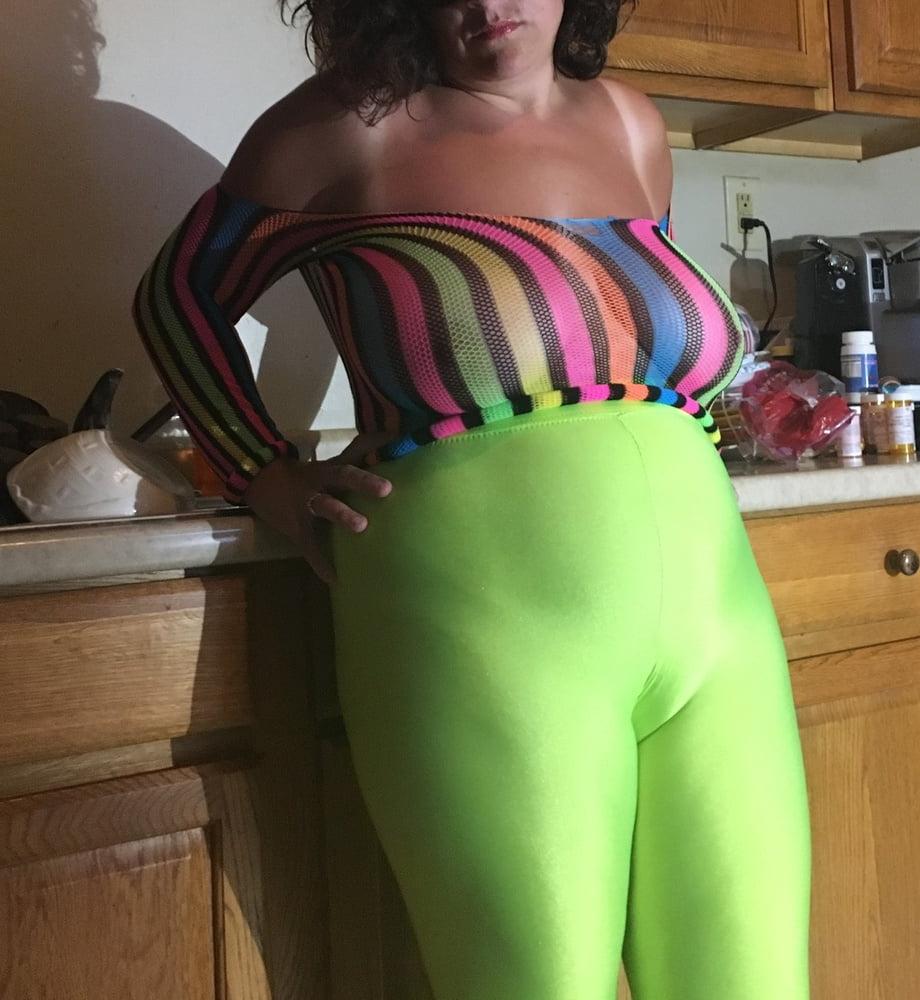 25P Hot camel toe pics