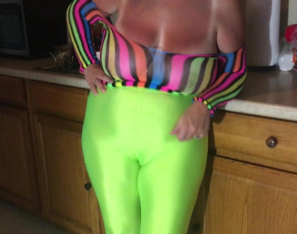 25P Hot camel toe pics