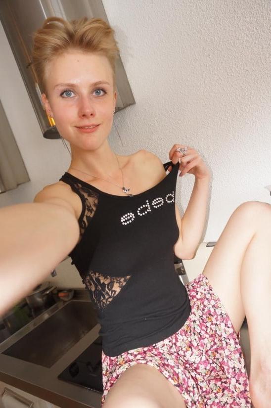 22P skinny blond tina