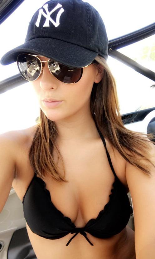 25P Former Hooters Employee From Connecticut