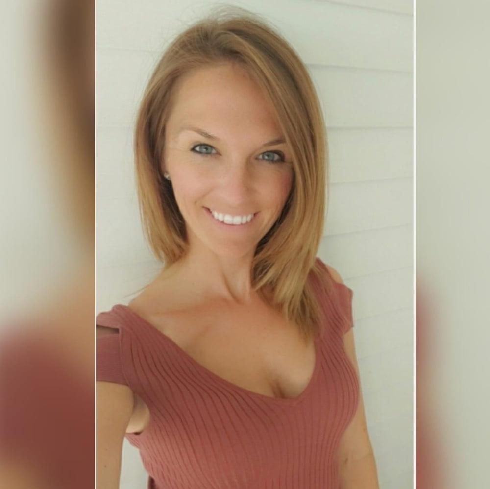 25P Former Hooters Employee From Connecticut