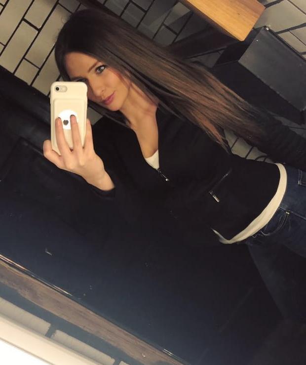 25P Former Hooters Employee From Connecticut