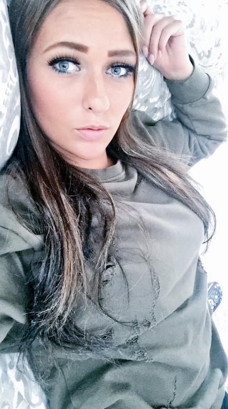 25P Former Hooters Employee From Connecticut