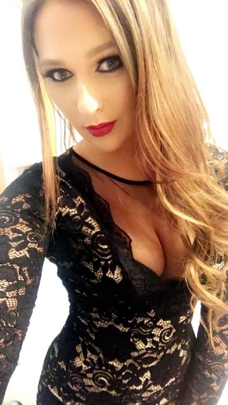 25P Former Hooters Employee From Connecticut