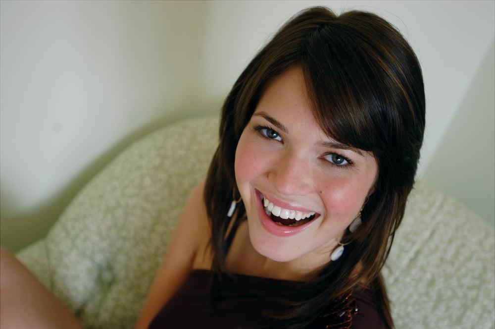 8P Mandy Moore - Four Seasons Hotel Photoshoot (2003)