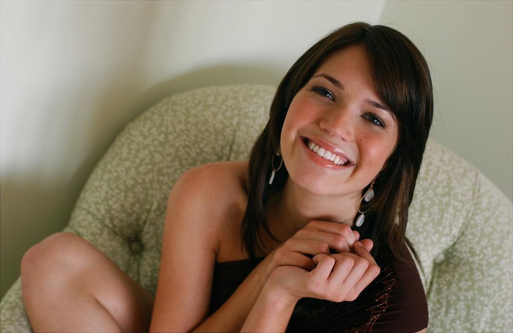 8P Mandy Moore - Four Seasons Hotel Photoshoot (2003)