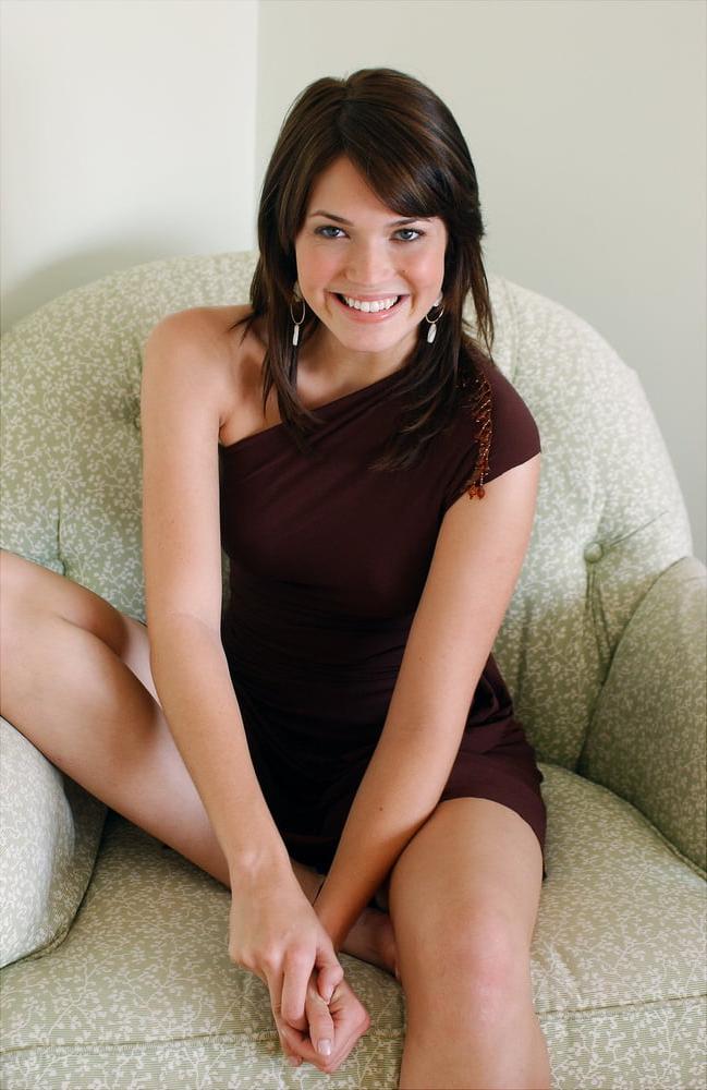 8P Mandy Moore - Four Seasons Hotel Photoshoot (2003)