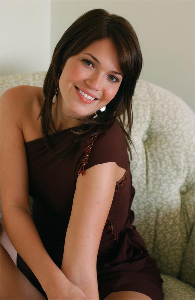 8P Mandy Moore - Four Seasons Hotel Photoshoot (2003)