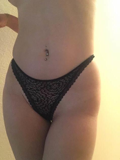 25P Skinny chav tart strips down