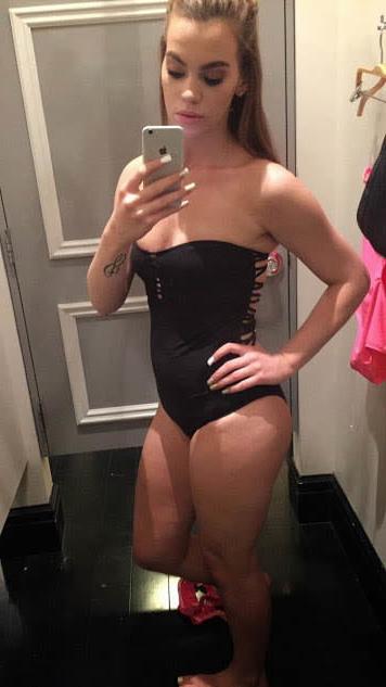 25P Skinny chav tart strips down