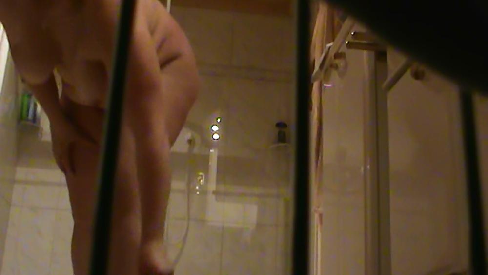 14P Bbw molli heimlich badcam