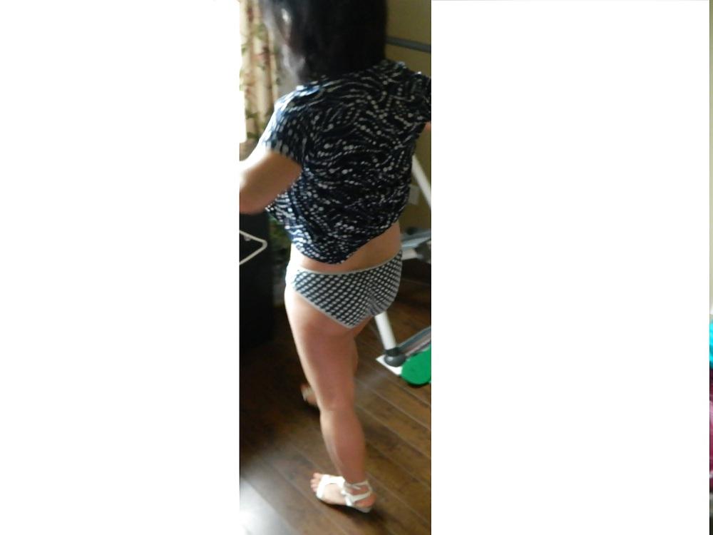 10P Wife upskirt