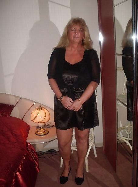 16P Hot HouseWife Heidi