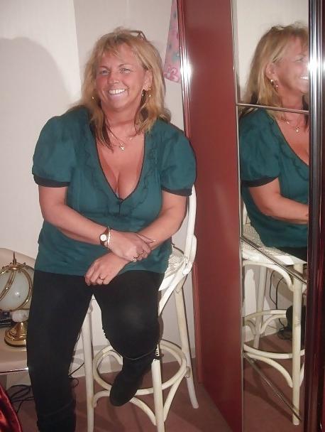 16P Hot HouseWife Heidi