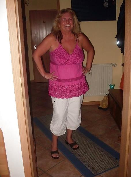 16P Hot HouseWife Heidi