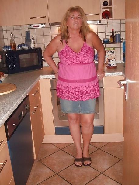 16P Hot HouseWife Heidi