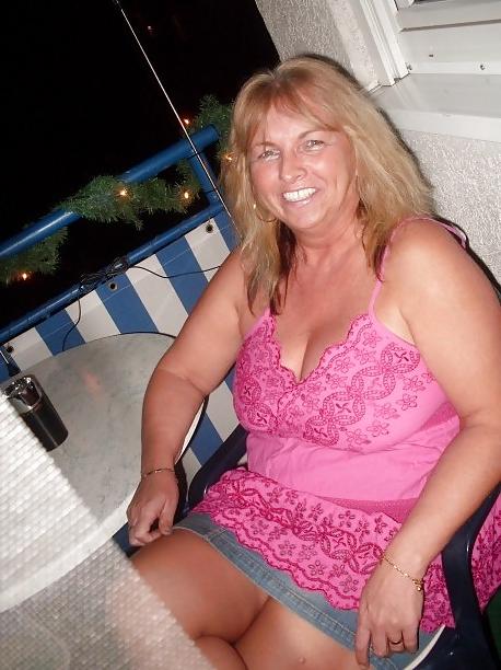 16P Hot HouseWife Heidi
