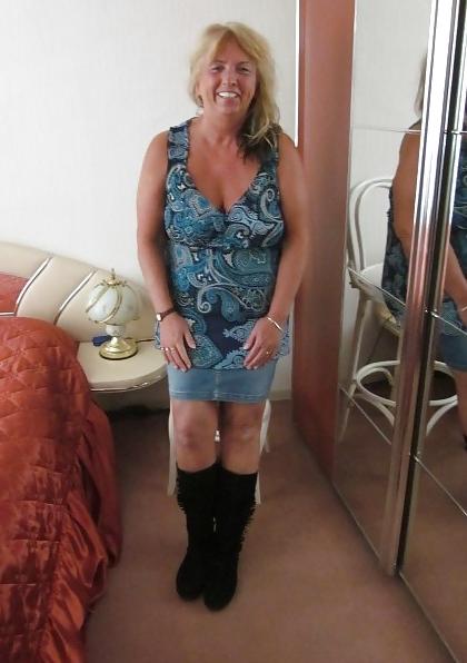 16P Hot HouseWife Heidi