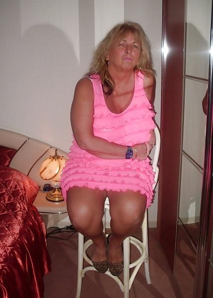16P Hot HouseWife Heidi