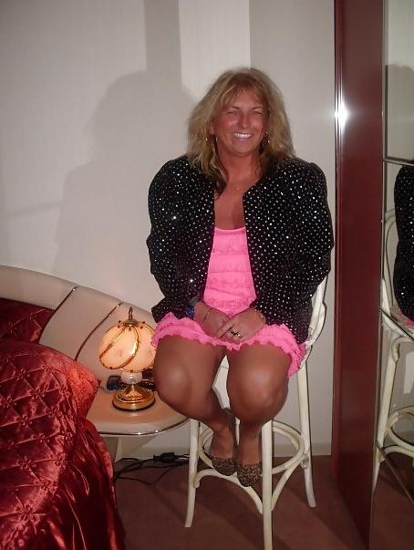 16P Hot HouseWife Heidi