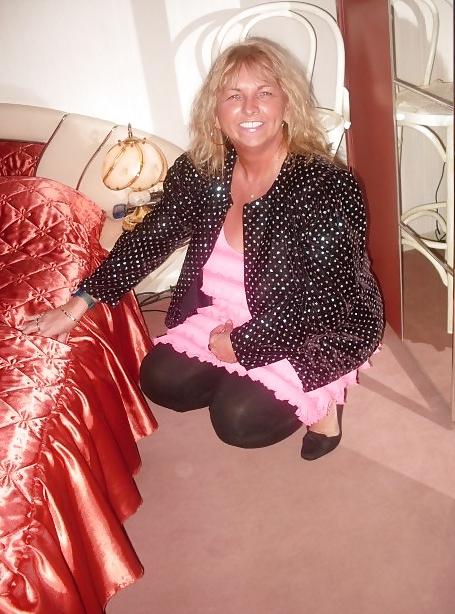 16P Hot HouseWife Heidi