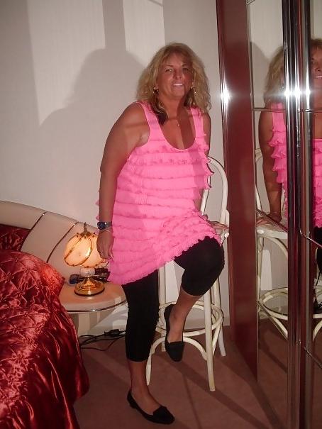 16P Hot HouseWife Heidi