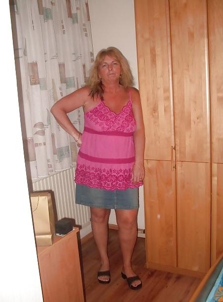 16P Hot HouseWife Heidi