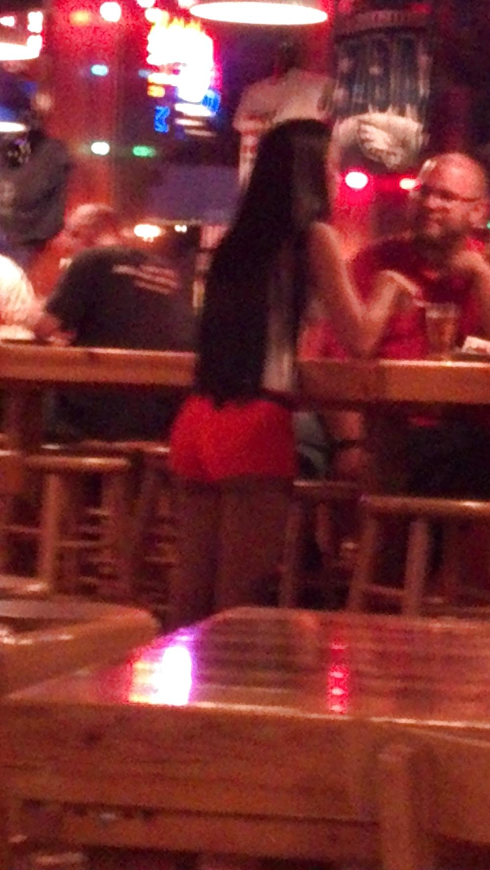 25P Hooters girls