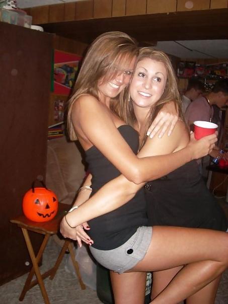 25P Hooters girls