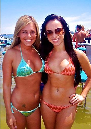 25P Hooters girls