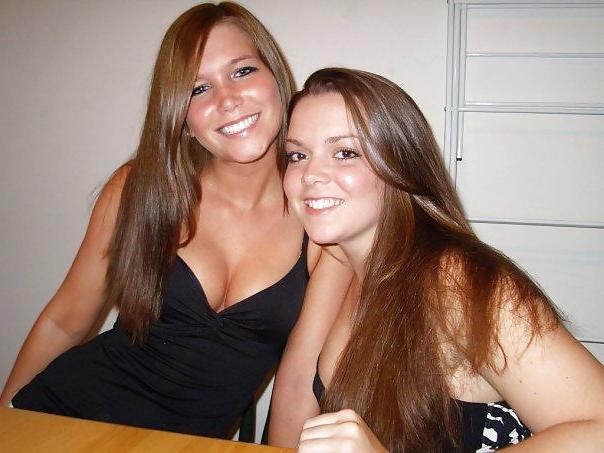 25P Hooters girls