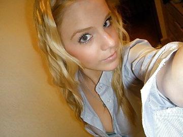 25P Hooters girls