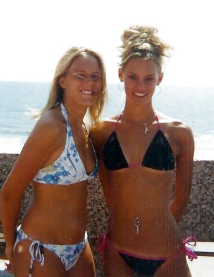 25P Hooters girls