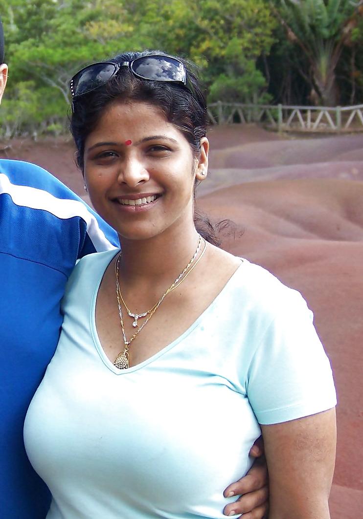 21P Indian housewife boobs2