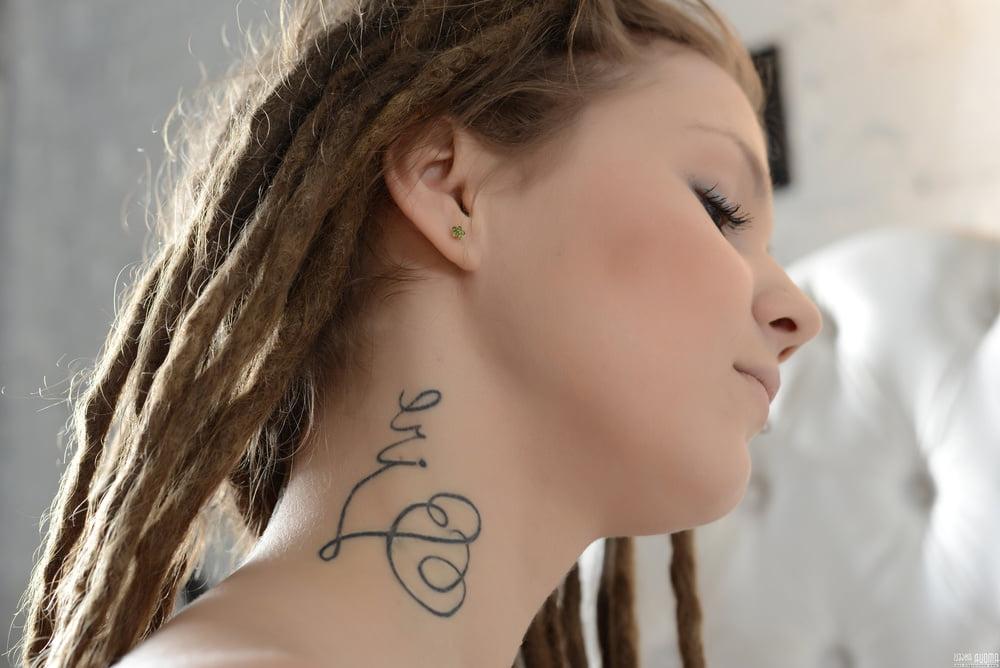 25P Young skinny teen Saxa